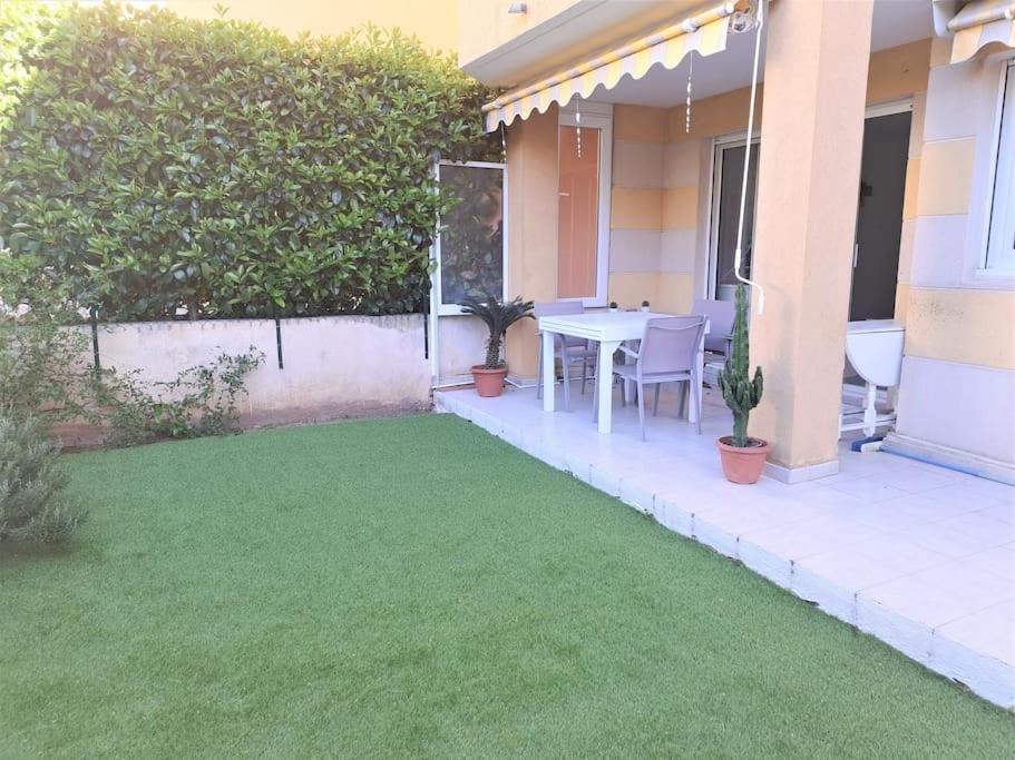 Apartamento Frejus, Studio, 100 M De La Plage-Port Fréjus Exterior foto